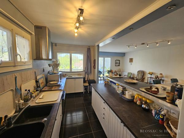 Poitiers Campus, Appartement T3, 74 m² avec ascenseur, garage et balcon.