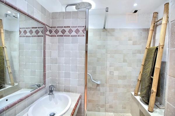 UZÈS ,Centre historique ,Exclusivité. Appartement  de 181 m² en duplex, avec ascenseur privatif. 4 chambres , terrasse de 75 m²