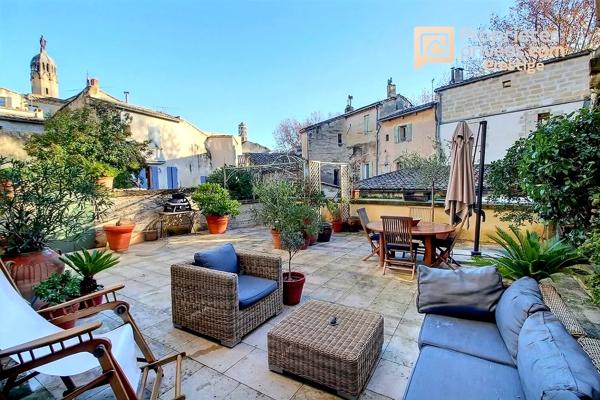 UZÈS ,Centre historique ,Exclusivité. Appartement  de 181 m² en duplex, avec ascenseur privatif. 4 chambres , terrasse de 75 m²