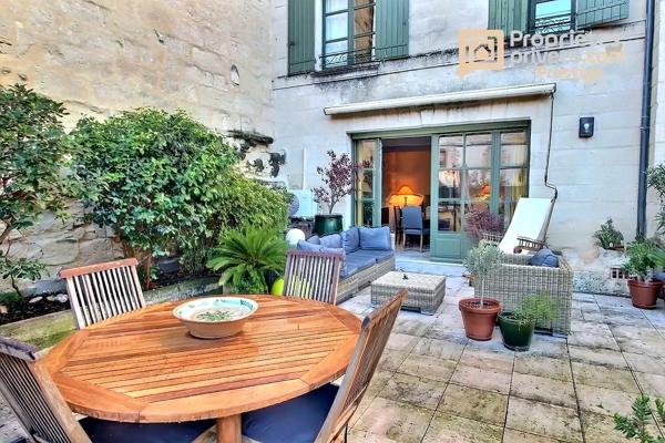 UZÈS ,Centre historique ,Exclusivité. Appartement  de 181 m² en duplex, avec ascenseur privatif. 4 chambres , terrasse de 75 m²