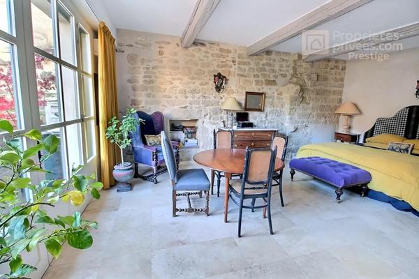 UZÈS ,Centre historique ,Exclusivité. Appartement  de 181 m² en duplex, avec ascenseur privatif. 4 chambres , terrasse de 75 m²