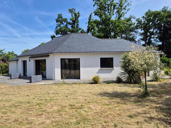 TRES BELLE MAISON DE PLAIN PIED de 112 m2 réalisée en 2018 dans le Finistère en limite du Morbihan - (10 min de Gourin - 10 min de Châteauneuf du Faou)