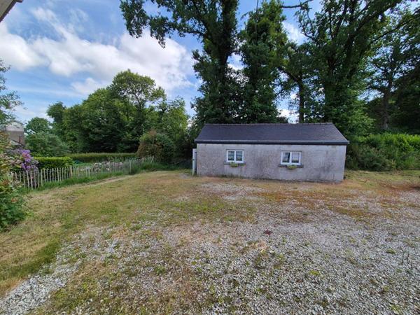 TRES BELLE MAISON DE PLAIN PIED de 112 m2 réalisée en 2018 dans le Finistère en limite du Morbihan - (10 min de Gourin - 10 min de Châteauneuf du Faou)