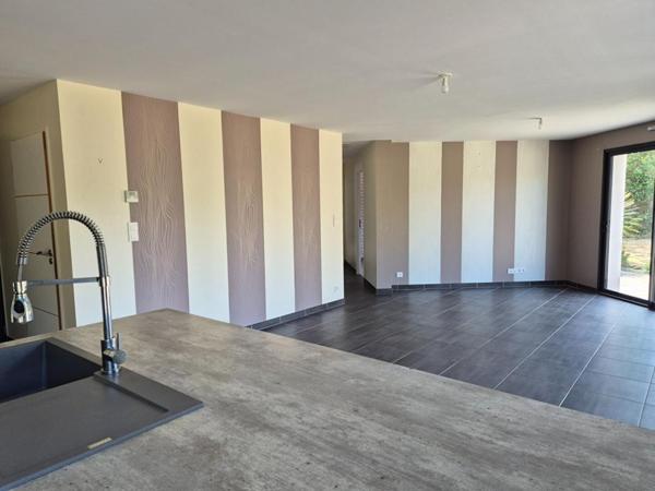 TRES BELLE MAISON DE PLAIN PIED de 112 m2 réalisée en 2018 dans le Finistère en limite du Morbihan - (10 min de Gourin - 10 min de Châteauneuf du Faou)