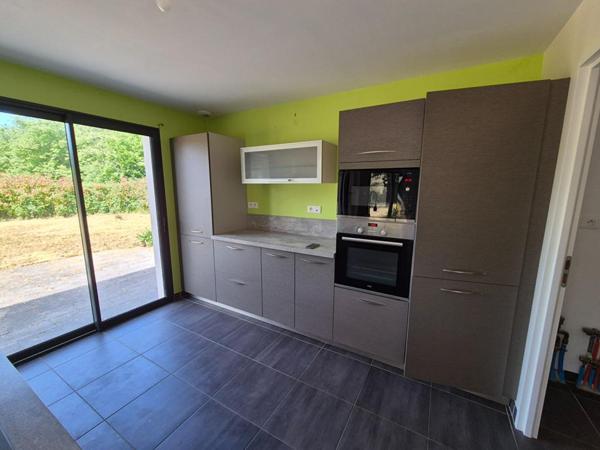 TRES BELLE MAISON DE PLAIN PIED de 112 m2 réalisée en 2018 dans le Finistère en limite du Morbihan - (10 min de Gourin - 10 min de Châteauneuf du Faou)