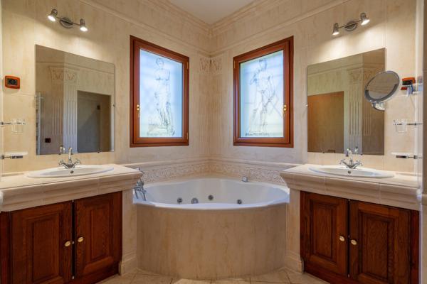 Villa contemporaine de prestige – Vue mer – Piscine chauffée & jacuzzi – Saint-Jean Grasse
