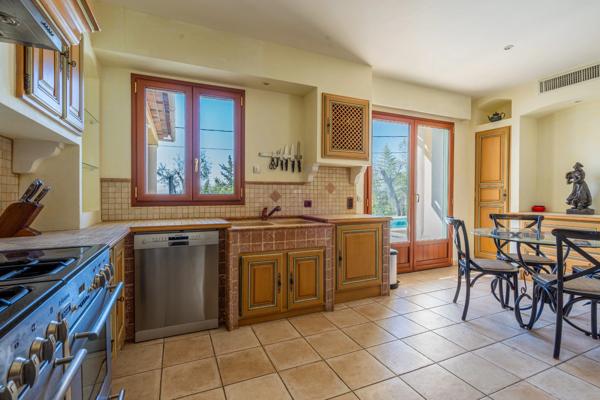 Villa contemporaine de prestige – Vue mer – Piscine chauffée & jacuzzi – Saint-Jean Grasse
