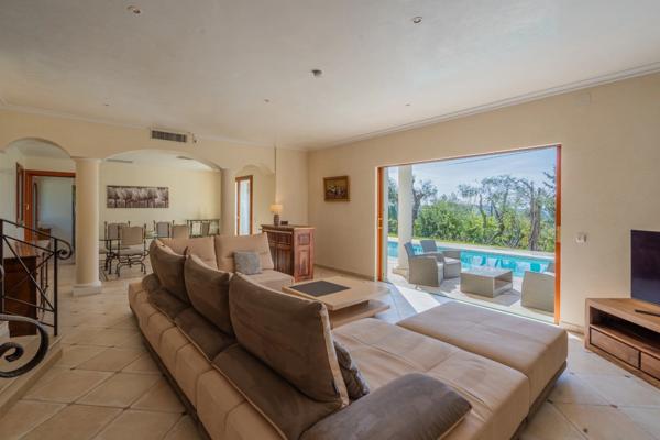 Villa contemporaine de prestige – Vue mer – Piscine chauffée & jacuzzi – Saint-Jean Grasse