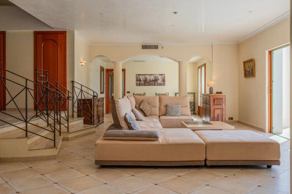 Villa contemporaine de prestige – Vue mer – Piscine chauffée & jacuzzi – Saint-Jean Grasse