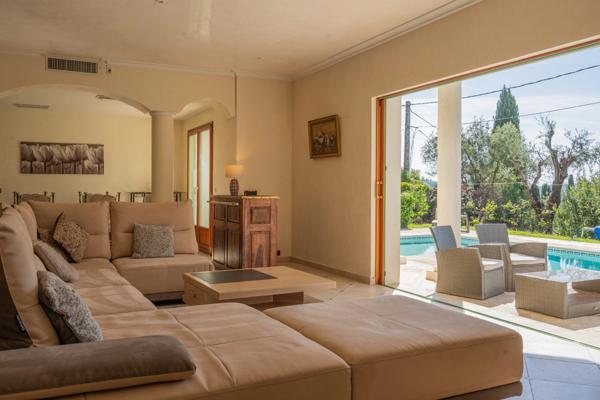 Villa contemporaine de prestige – Vue mer – Piscine chauffée & jacuzzi – Saint-Jean Grasse