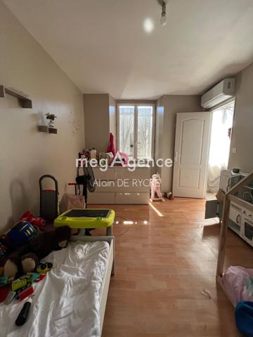 Immeuble à VILLETHIERRY, 89140 - 200m²