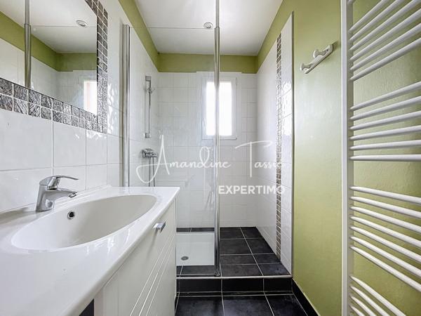 Millau (12100) Maison rénovée avec terrain en terrasse – Environ 63 m² habitables + dépendances