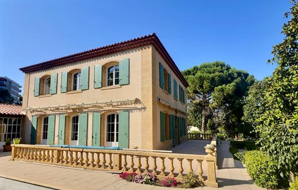 A vendre à Marseille 13009 Maison jardin piscine