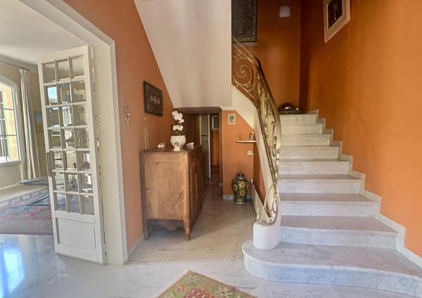 A vendre à Marseille 13009 Maison jardin piscine