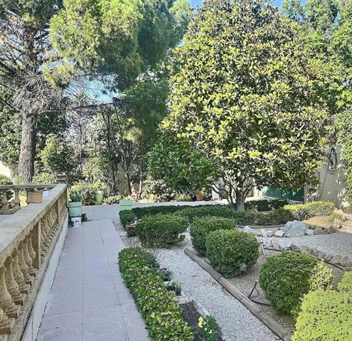 A vendre à Marseille 13009 Maison jardin piscine