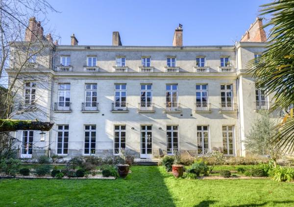 Appartement d'exception avec son grand jardin privé dans un immeuble de caractère XVIIIème