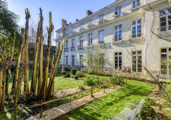 Appartement d'exception avec son grand jardin privé dans un immeuble de caractère XVIIIème