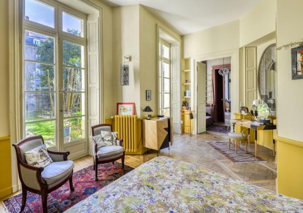 Appartement d'exception avec son grand jardin privé dans un immeuble de caractère XVIIIème