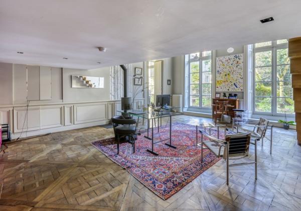 Appartement d'exception avec son grand jardin privé dans un immeuble de caractère XVIIIème
