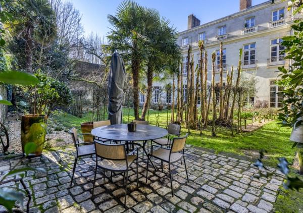 Appartement d'exception avec son grand jardin privé dans un immeuble de caractère XVIIIème