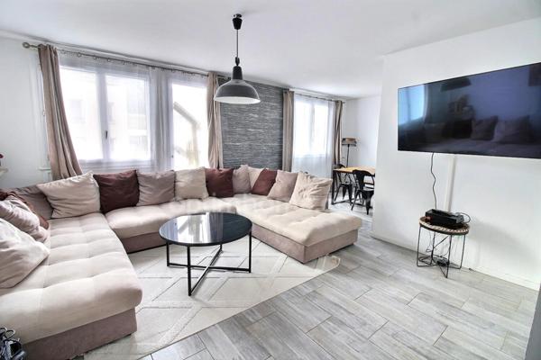 Appartement 5 pièces de 90 m2 à vendre à CARRIERES SOUS POISSY (78) au prix de 244000 euros