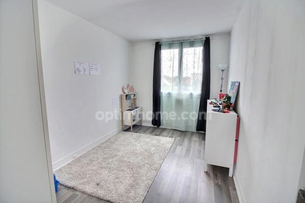 Appartement 5 pièces de 90 m2 à vendre à CARRIERES SOUS POISSY (78) au prix de 244000 euros