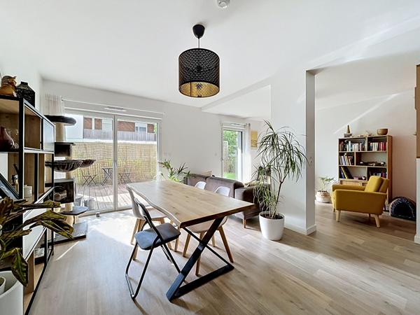 Appartement à Saint-Herblain Vigneau - 2 chambres - Copropriété récente avec terrasse et double parking