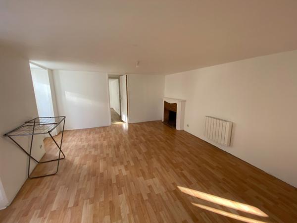 A VENDRE IMMEUBLE A SAINT MEEN LE GRAND