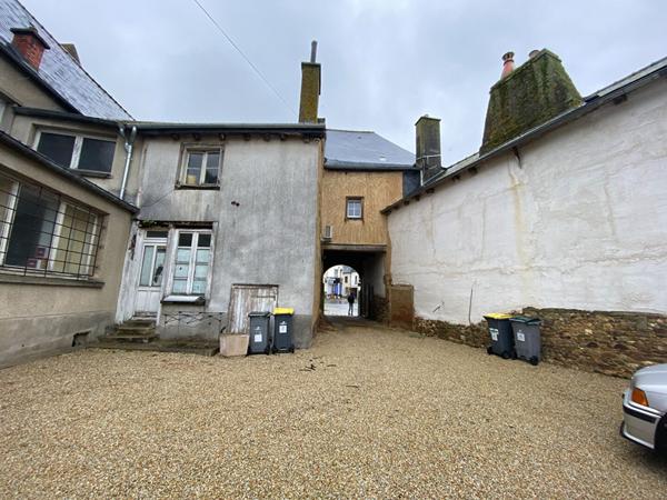 A VENDRE IMMEUBLE A SAINT MEEN LE GRAND