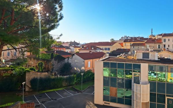 Appartement à vendre    2 pièces • 28 m2 Cannes