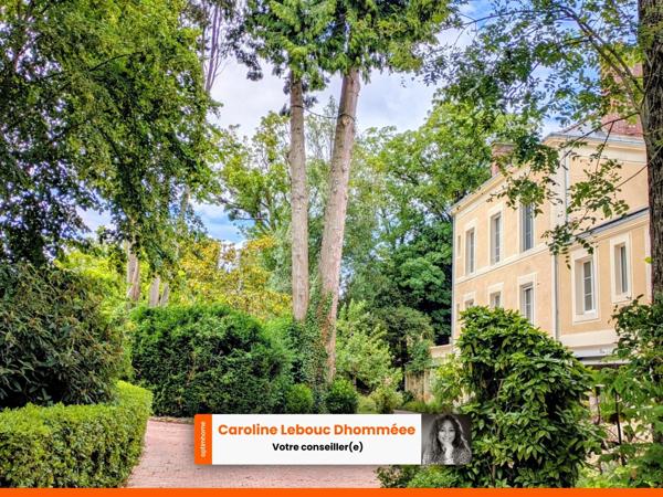 Demeure bourgeoise restaurée avec parc paysager et maison d'amis en centre-ville de Mamers