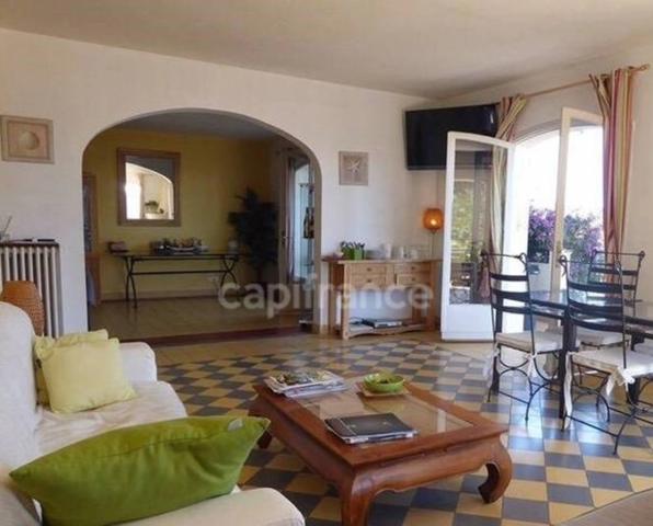 Var83 à vendre Golfe de Saint Tropez 1 Bastide et 1 maison Gassin bord de mer sur Terrain 2117m2, Terrasses, 2 piscines