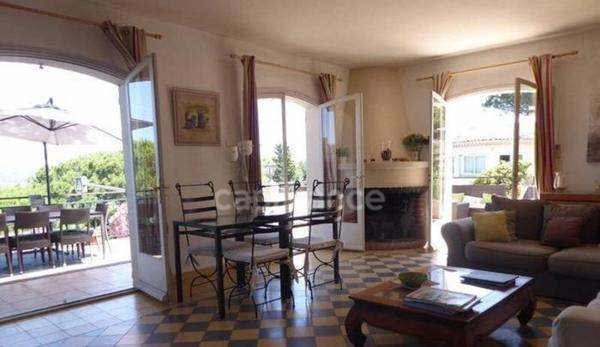 Var83 à vendre Golfe de Saint Tropez 1 Bastide et 1 maison Gassin bord de mer sur Terrain 2117m2, Terrasses, 2 piscines