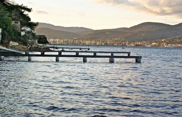 Var83 à vendre Golfe de Saint Tropez 1 Bastide et 1 maison Gassin bord de mer sur Terrain 2117m2, Terrasses, 2 piscines