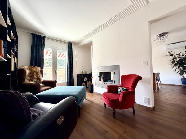 Acheter une MAISON D’ARCHITECTE des années 70 EYSINES CENTRE PLAIN-PIED 160 M² PATIO SOUS VERRIÈRE avec JACUZZI & SAUNA GARAGE JARDIN PISCINABLE STATIONNEMENT VOITURES