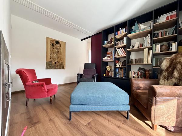 Acheter une MAISON D’ARCHITECTE des années 70 EYSINES CENTRE PLAIN-PIED 160 M² PATIO SOUS VERRIÈRE avec JACUZZI & SAUNA GARAGE JARDIN PISCINABLE STATIONNEMENT VOITURES