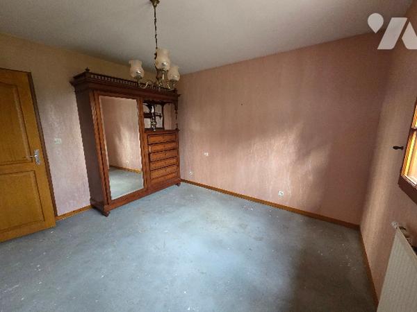 YERVILLE pavillon d'~121m² sur ~850 m² de terrain, 3 chambres, garage, véranda.