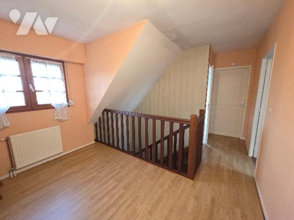 YERVILLE pavillon d'~121m² sur ~850 m² de terrain, 3 chambres, garage, véranda.