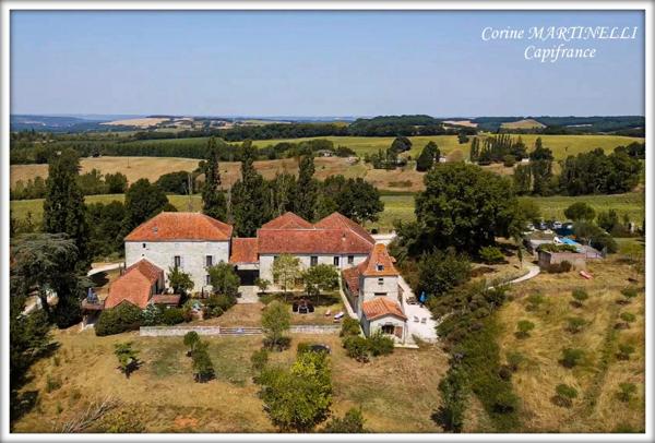 A vendre propriété 4 habitations 885 m² + dépendances, 27 ha