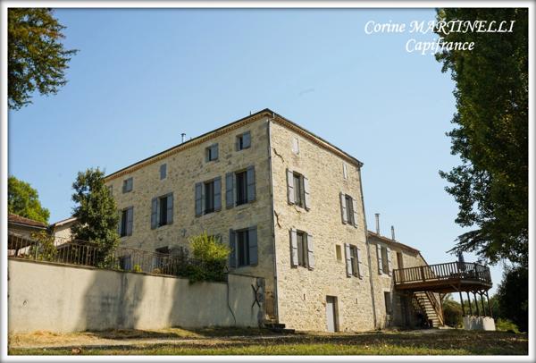 A vendre propriété 4 habitations 885 m² + dépendances, 27 ha