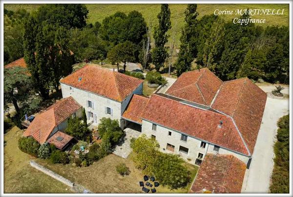 A vendre propriété 4 habitations 885 m² + dépendances, 27 ha