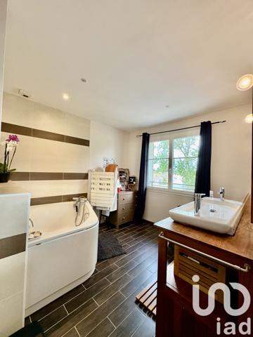 Maison à vendre 6 pièces 126 m² Saint-Médard-en-Jalles