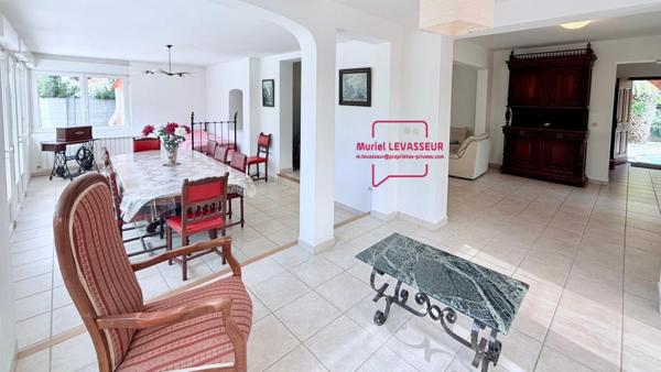 Villa T7 de 160 m2 sur 850 m² terrain avec piscine et garage - Plain pied