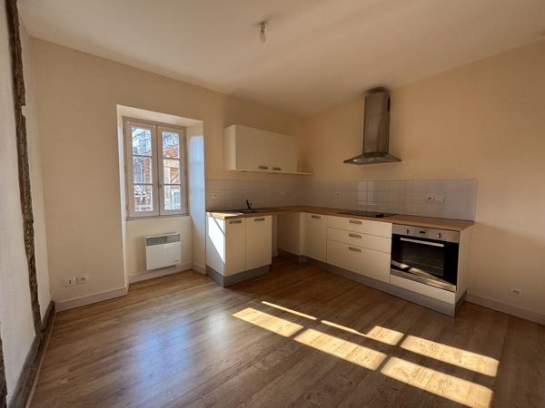 Appartement
                                                                                                                                                                                                                                                                                                                        3 pièce(s)                                                                                                                                                                                                          2 chambre(s)                                                                                                                                                                                                          78.56  m²