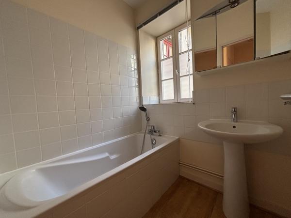 Appartement
                                                                                                                                                                                                                                                                                                                        3 pièce(s)                                                                                                                                                                                                          2 chambre(s)                                                                                                                                                                                                          78.56  m²