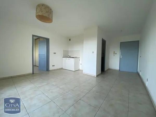 Appartement à louer 2 pièces 36.6m² Saint-Benoît (97470)
