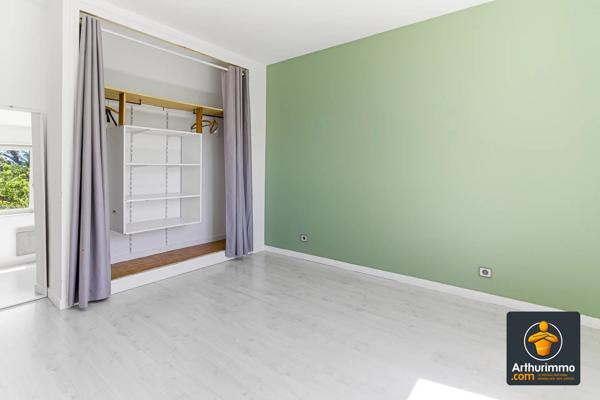 Vente                                                      Maison
                        
                     5 pièces                      117 m2                     à Francheville