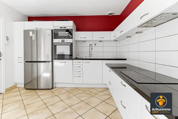 Vente                                                      Maison
                        
                     5 pièces                      117 m2                     à Francheville