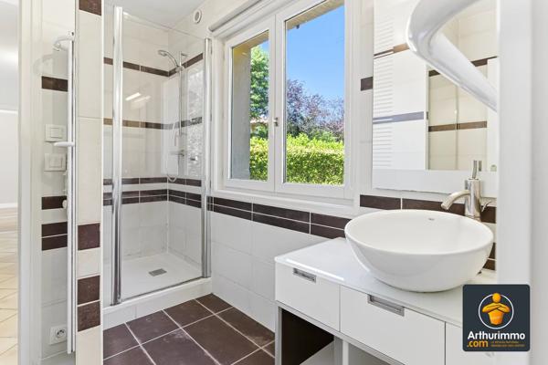 Vente                                                      Maison
                        
                     5 pièces                      117 m2                     à Francheville