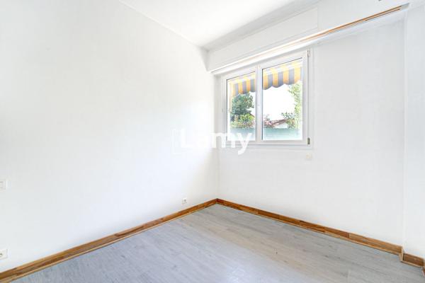 3 pieces rez de jardin avec caves et parking en location